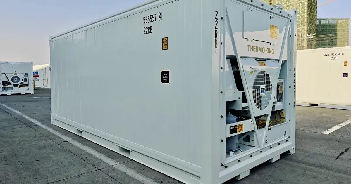 Refrigerated and insulated containers